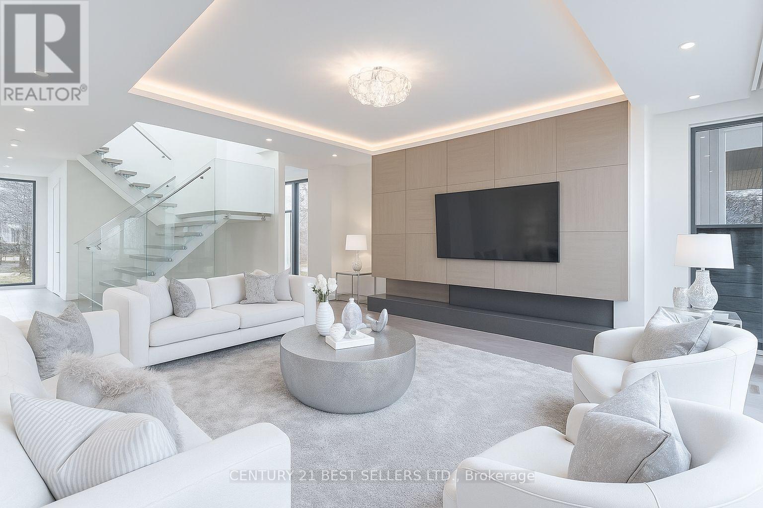 119 Cumberland Drive, Mississauga, Ontario  L5G 3N3 - Photo 4 - W12200700