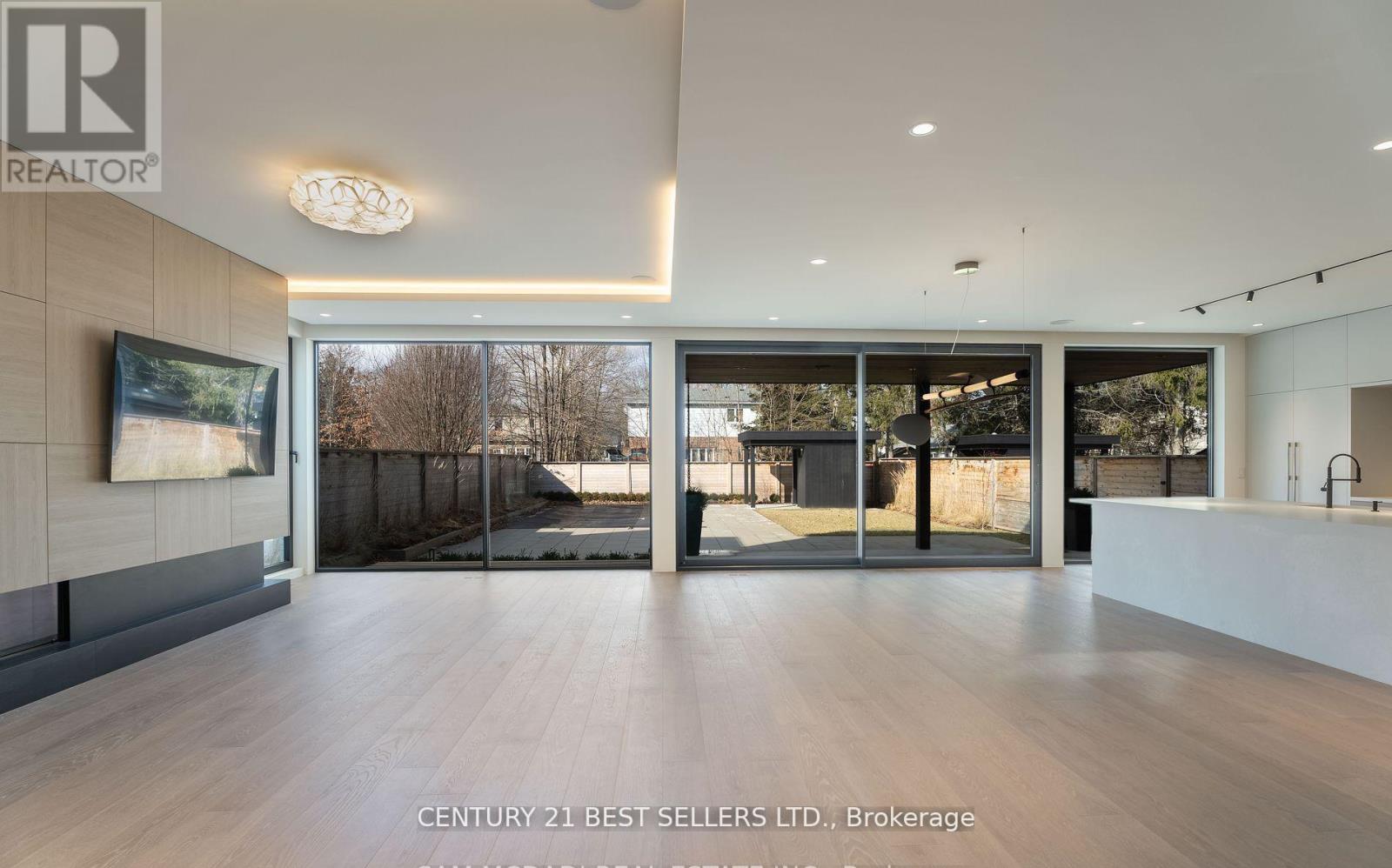 119 Cumberland Drive, Mississauga, Ontario  L5G 3N3 - Photo 5 - W12200700