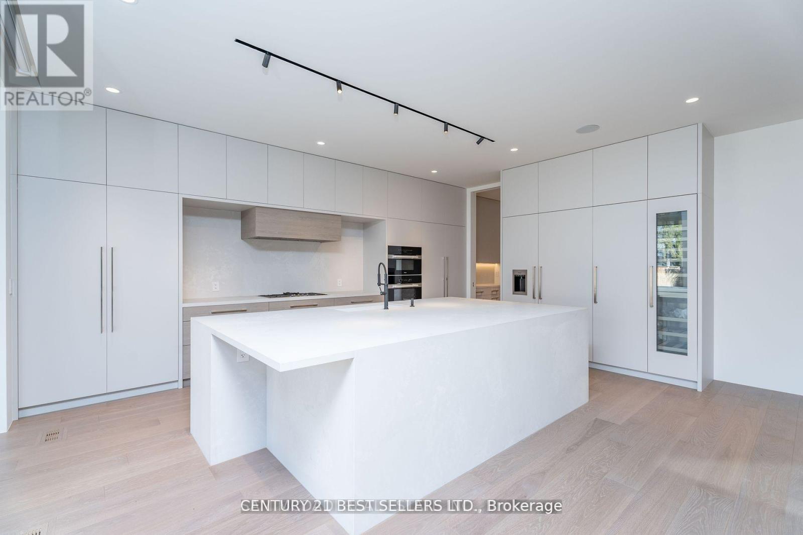 119 Cumberland Drive, Mississauga, Ontario  L5G 3N3 - Photo 8 - W12200700