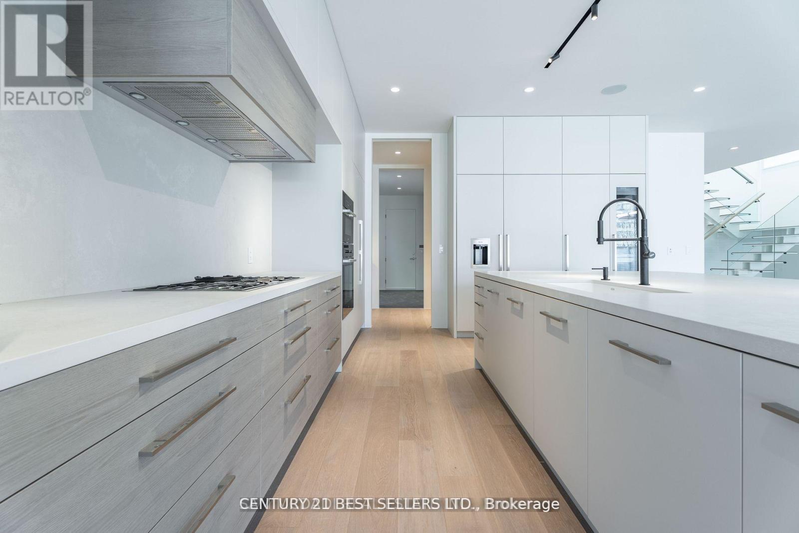 119 Cumberland Drive, Mississauga, Ontario  L5G 3N3 - Photo 9 - W12200700