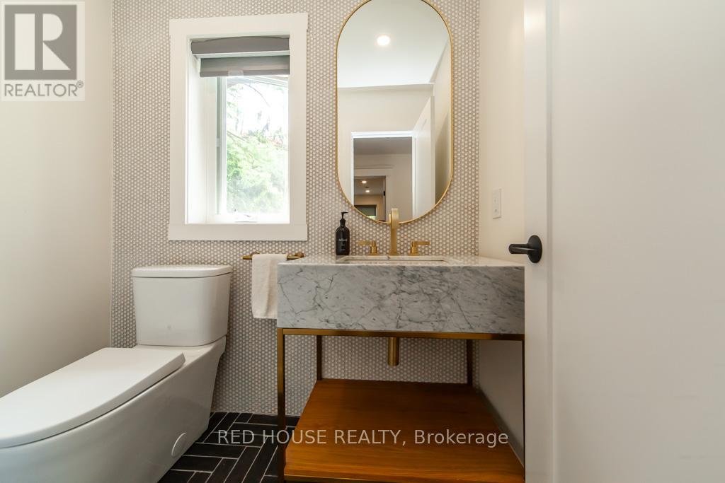 29 Pinewood Trail, Mississauga, Ontario  L5G 2L2 - Photo 16 - W12188840