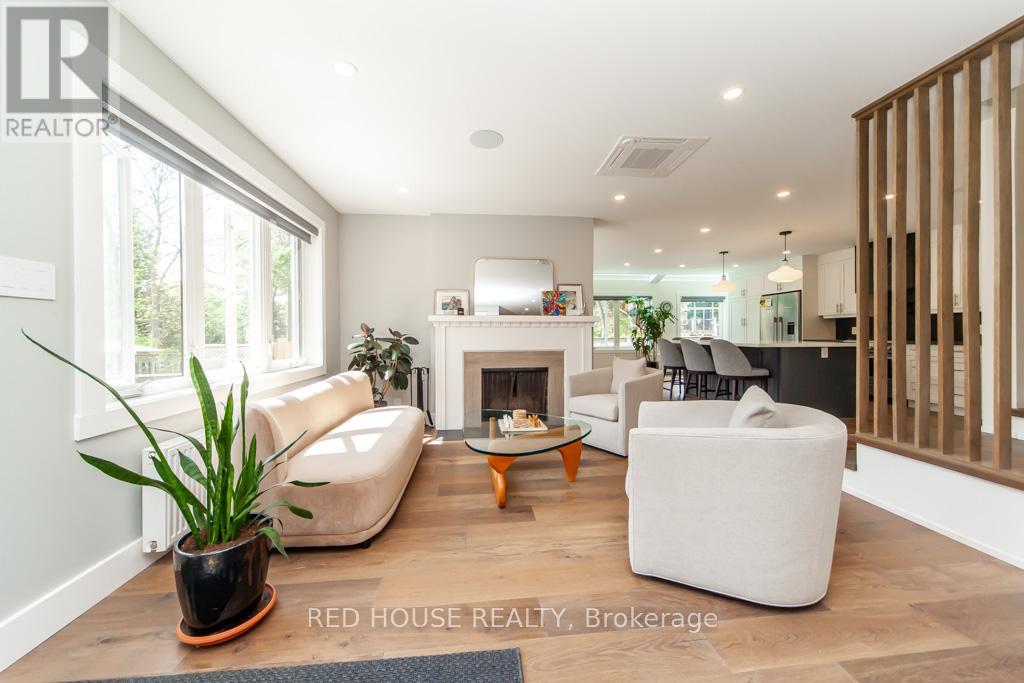 29 Pinewood Trail, Mississauga, Ontario  L5G 2L2 - Photo 6 - W12188840
