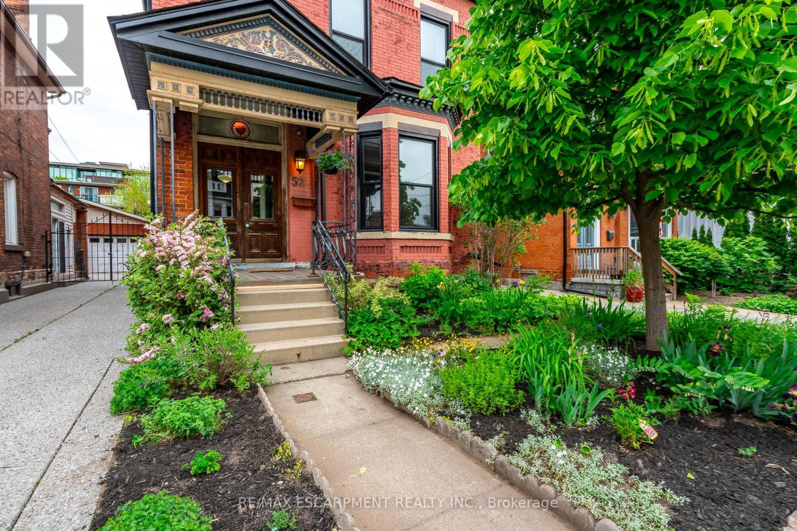 52 Barton Street W, Hamilton, Ontario  L8L 1A4 - Photo 3 - X12185744