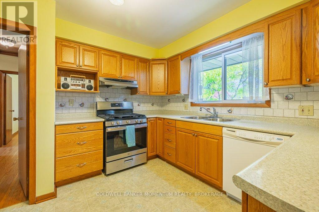 82 Mcdonald Avenue, Thorold (Thorold Downtown), Ontario  L2V 3E7 - Photo 12 - X12200740
