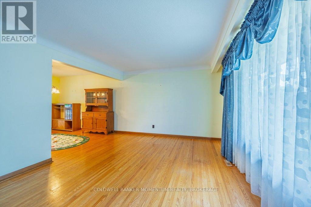 82 Mcdonald Avenue, Thorold (Thorold Downtown), Ontario  L2V 3E7 - Photo 7 - X12200740