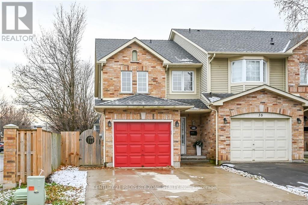 40 FRANCES AVENUE, Hamilton, Ontario
