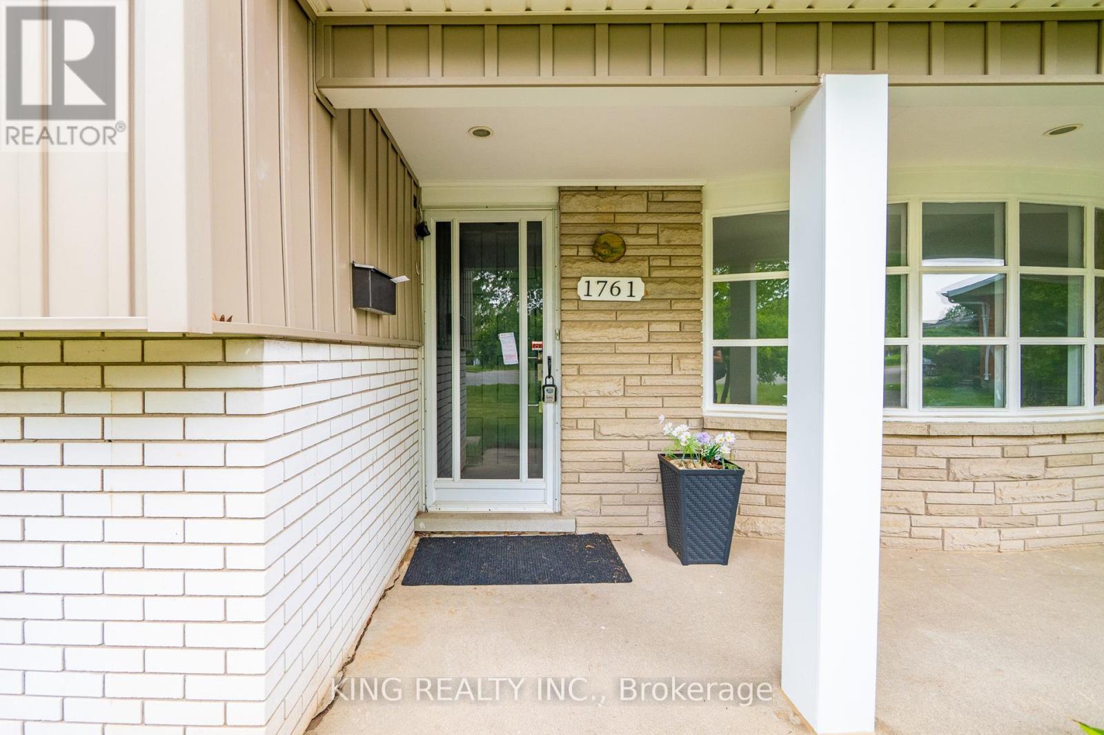 1761 Daleview Crescent, Cambridge, Ontario  N3H 4R4 - Photo 3 - X12200704