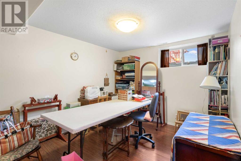 327 Queensland Circle Se, Calgary, Alberta  T2J 4E3 - Photo 30 - A2214151