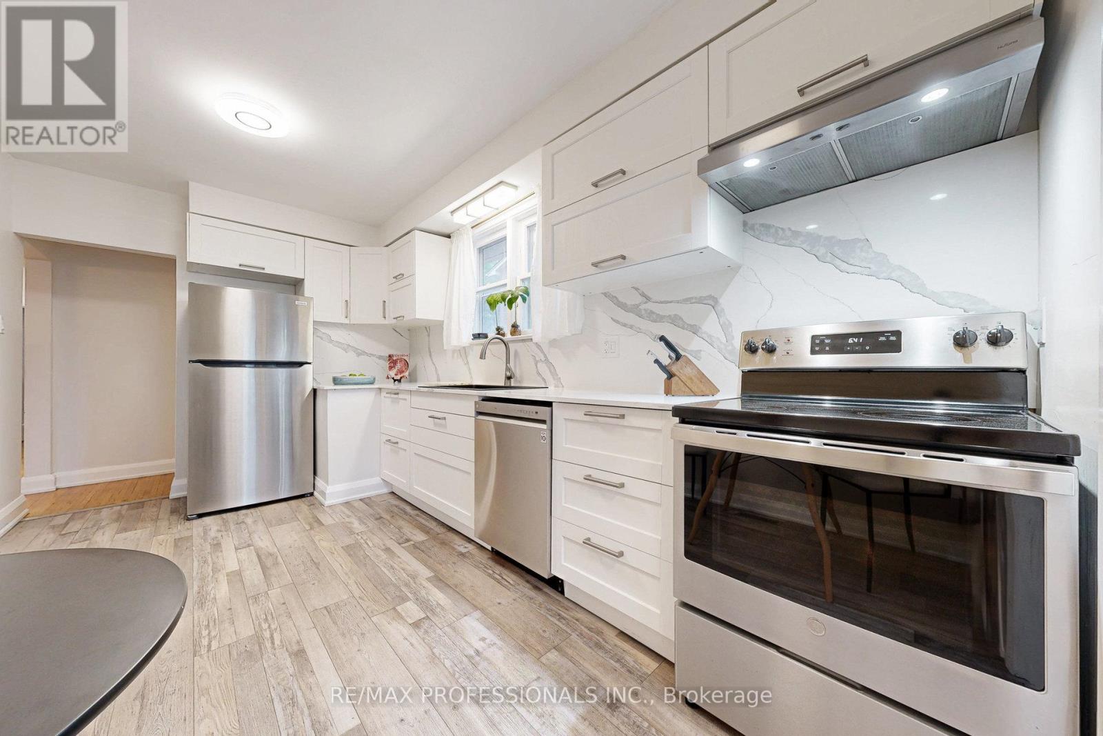 20 Slidell Crescent, Toronto, Ontario  M3A 2C4 - Photo 9 - C12196129