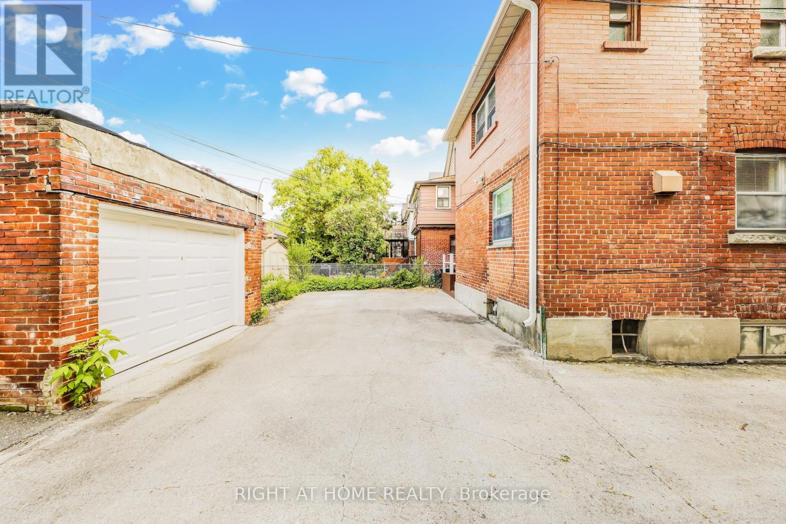 67 Oakwood Avenue, Toronto, Ontario  M6H 2V7 - Photo 23 - C12200735
