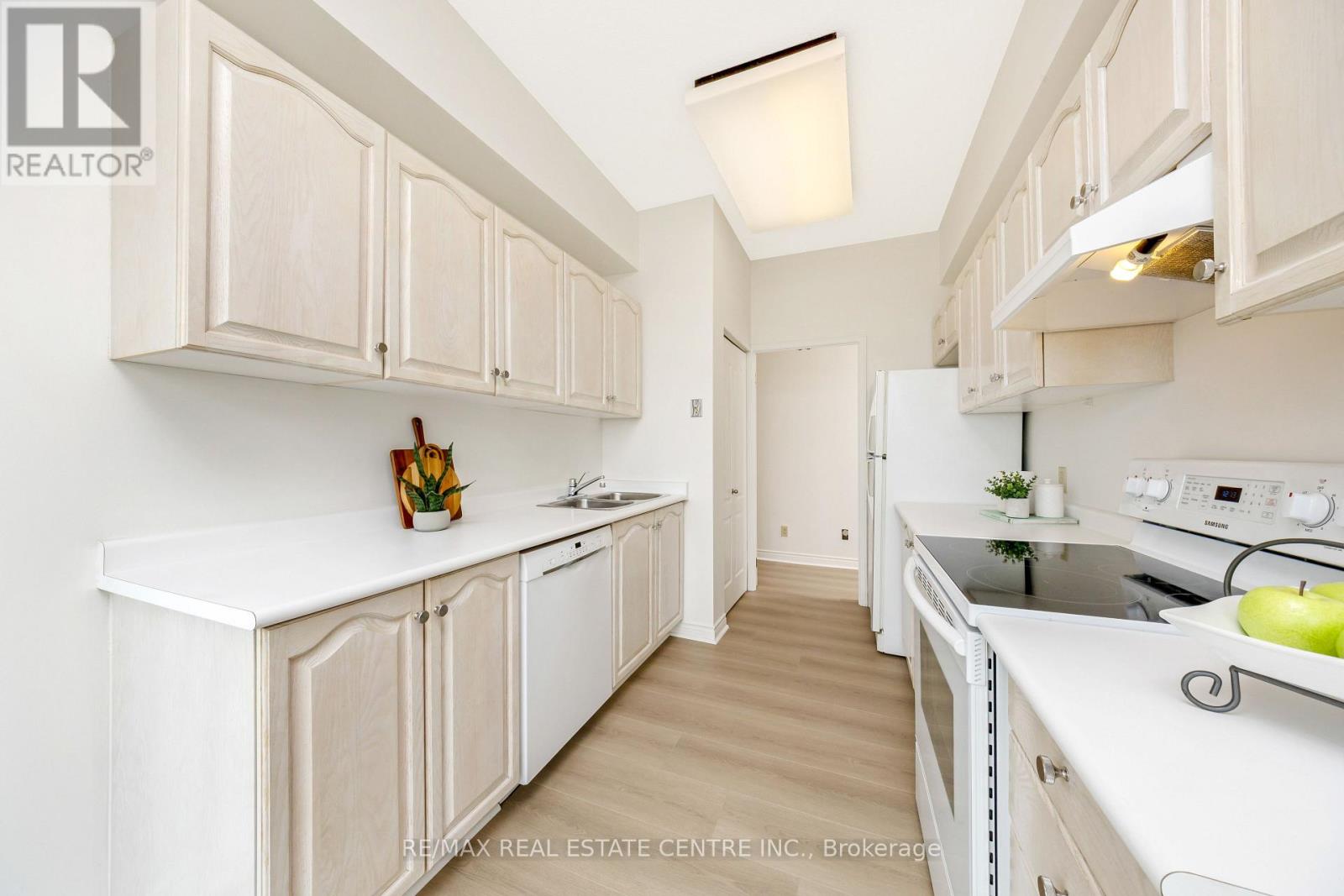 Ss01 - 100 Millside Drive, Milton, Ontario  L9T 5E2 - Photo 23 - W12200538