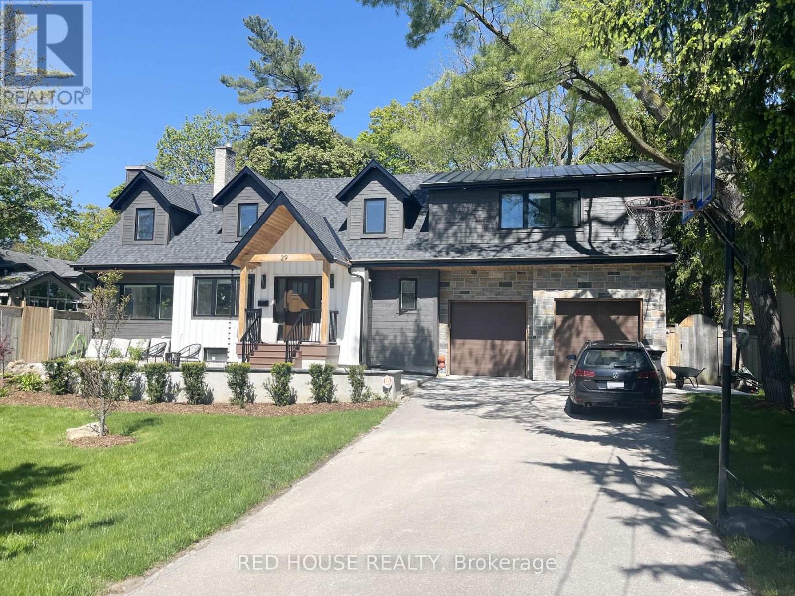 29 Pinewood Trail, Mississauga, Ontario  L5G 2L2 - Photo 1 - W12188840