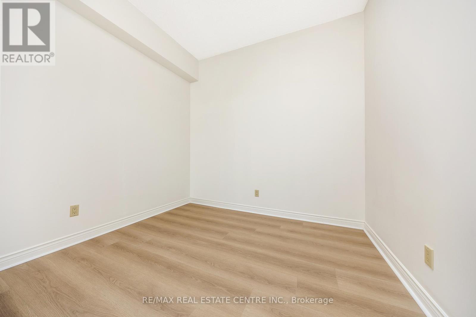 Ss01 - 100 Millside Drive, Milton, Ontario  L9T 5E2 - Photo 11 - W12200538