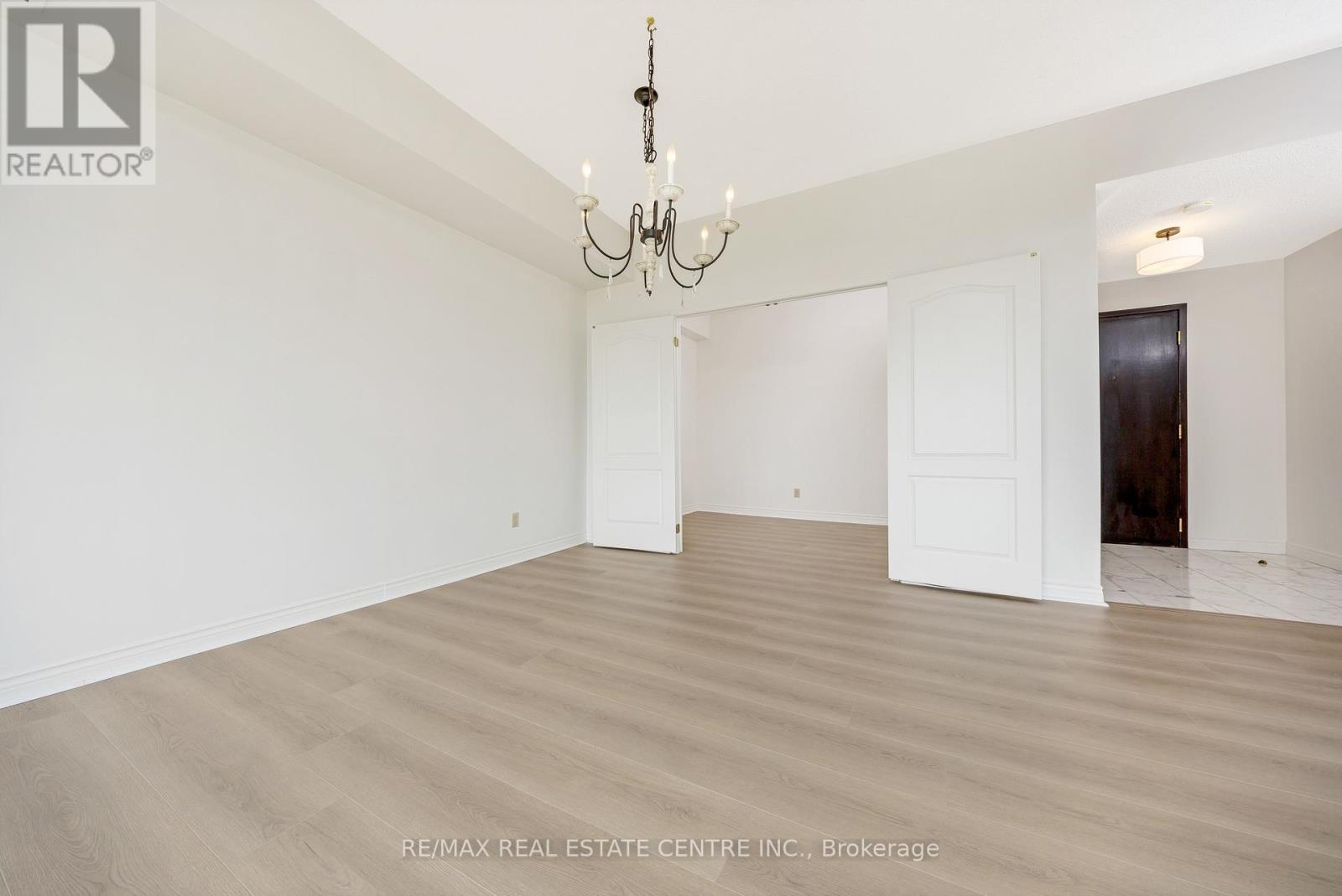 Ss01 - 100 Millside Drive, Milton, Ontario  L9T 5E2 - Photo 6 - W12200538