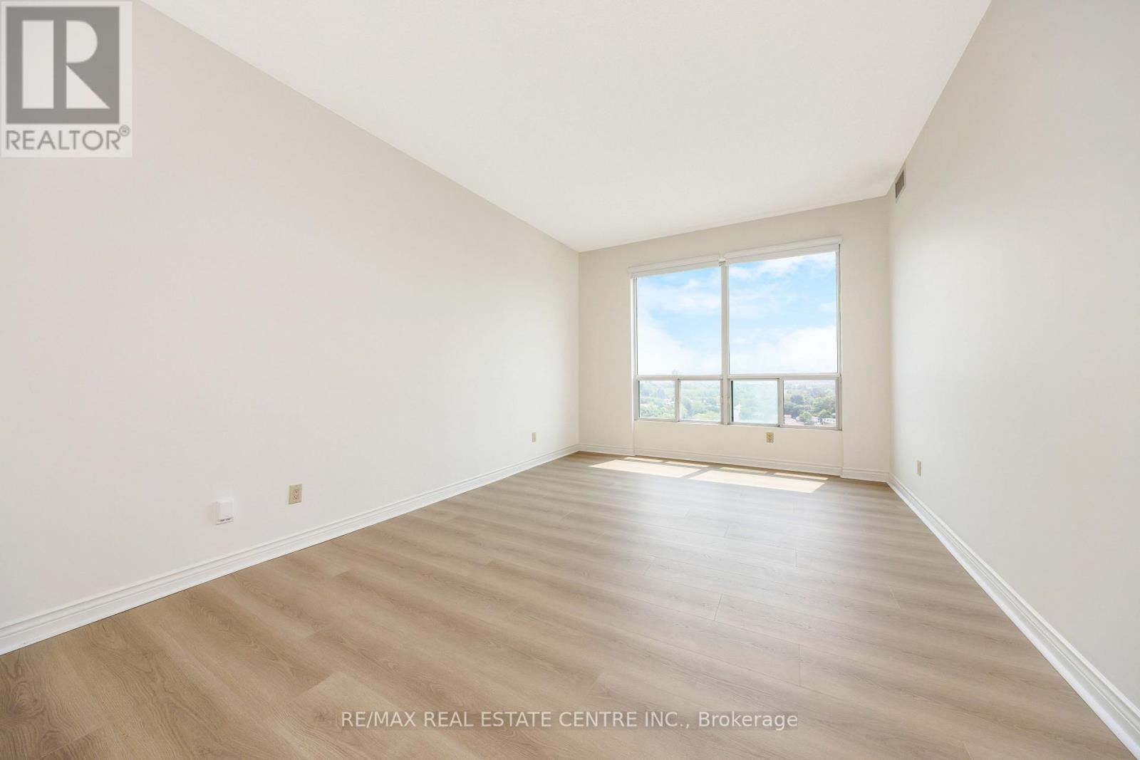 Ss01 - 100 Millside Drive, Milton, Ontario  L9T 5E2 - Photo 32 - W12200538