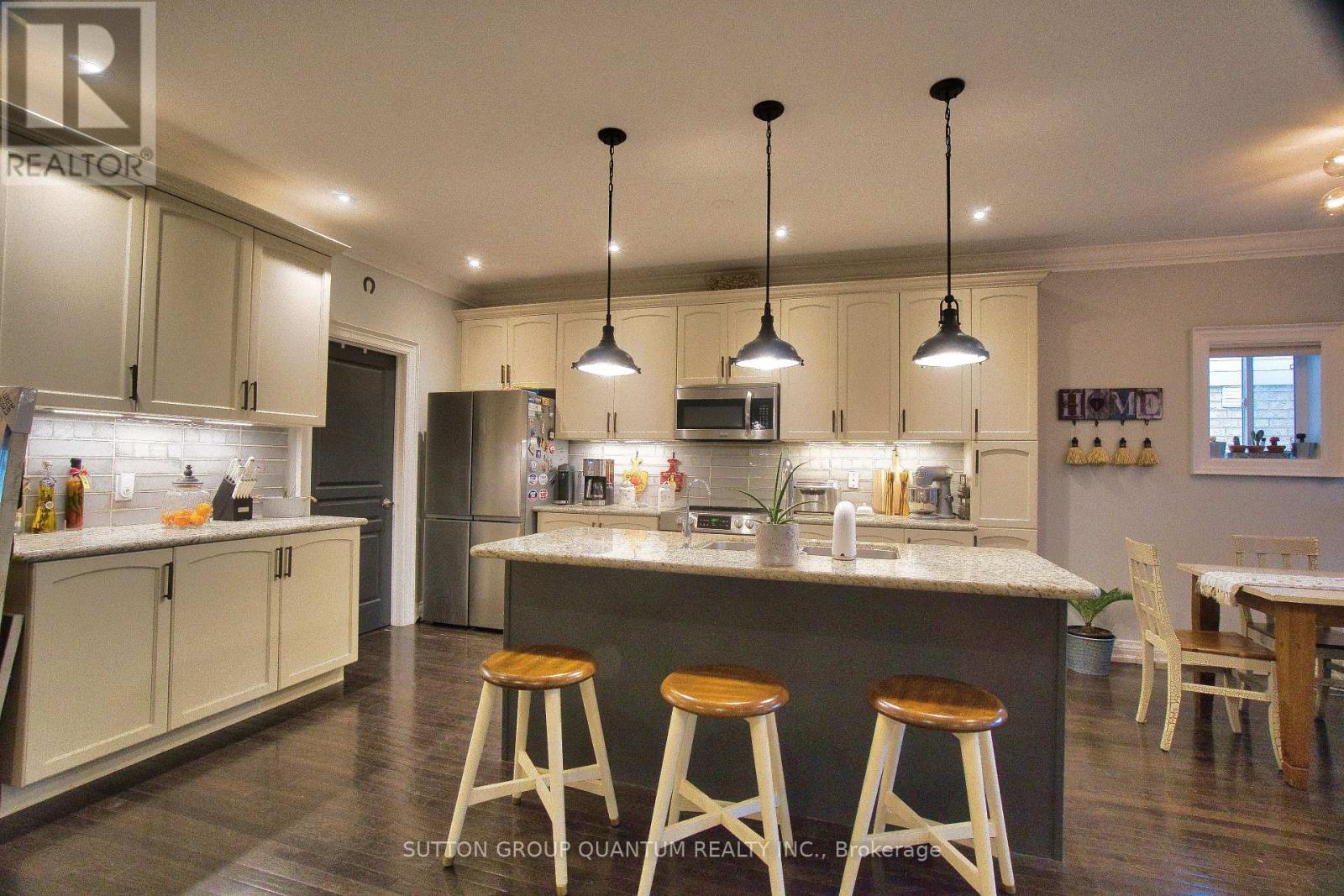 71 VERSAILLES CRESCENT, Barrie, Ontario