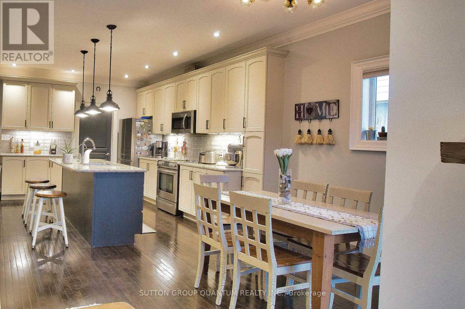 71 Versailles Crescent, Barrie (Innis-Shore), Ontario  L4M 0B8 - Photo 5 - S12200792