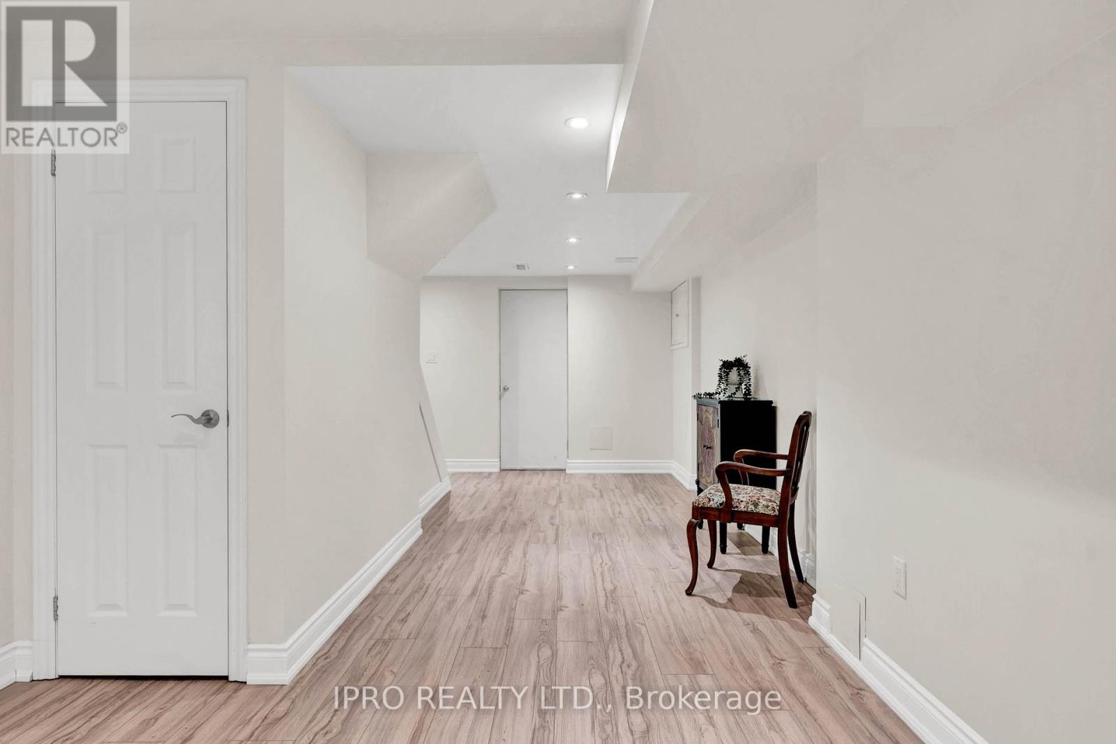 1259 Stephenson Drive, Burlington, Ontario  L7S 2B3 - Photo 25 - W12200732