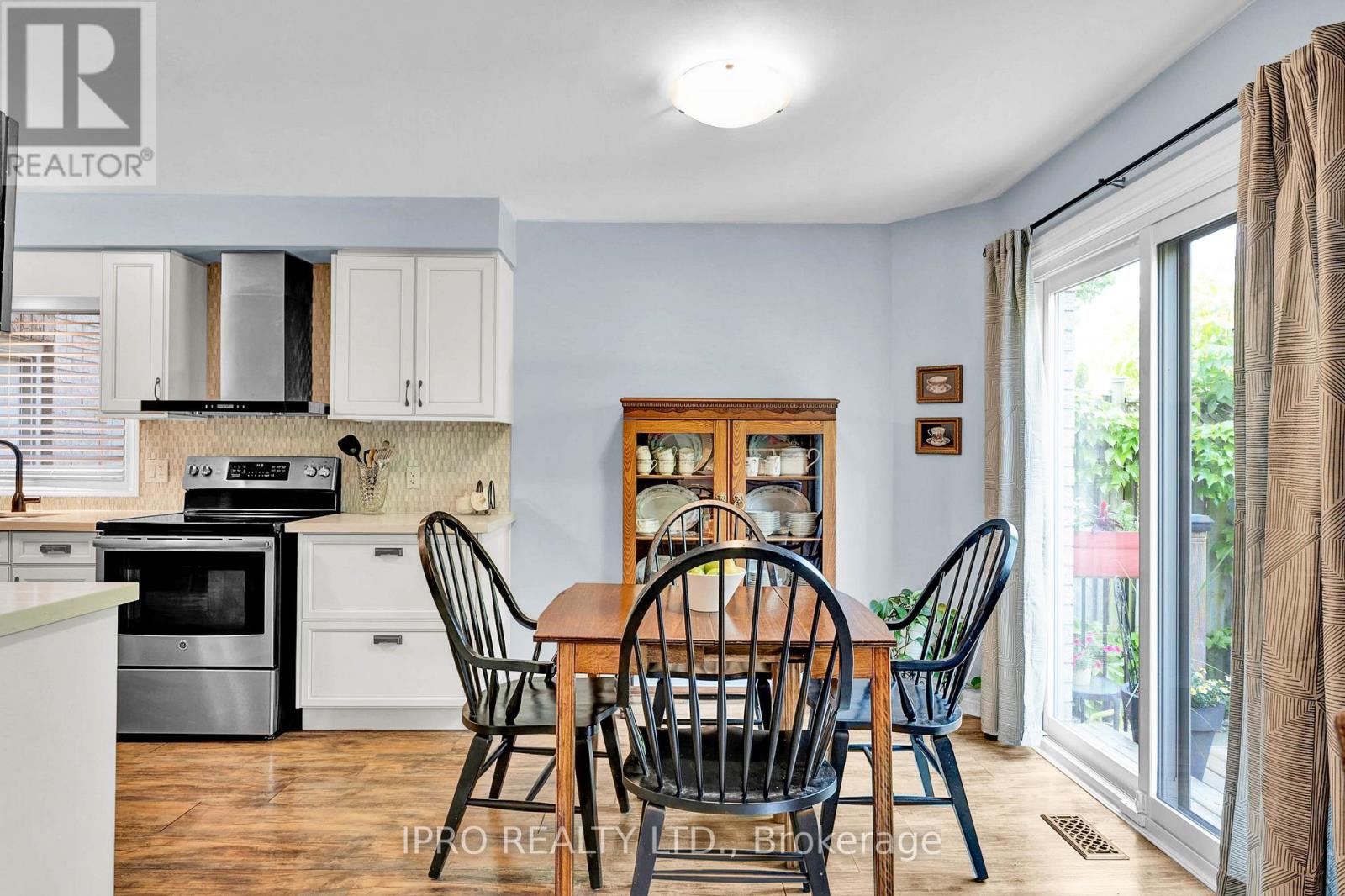 1259 Stephenson Drive, Burlington, Ontario  L7S 2B3 - Photo 9 - W12200732