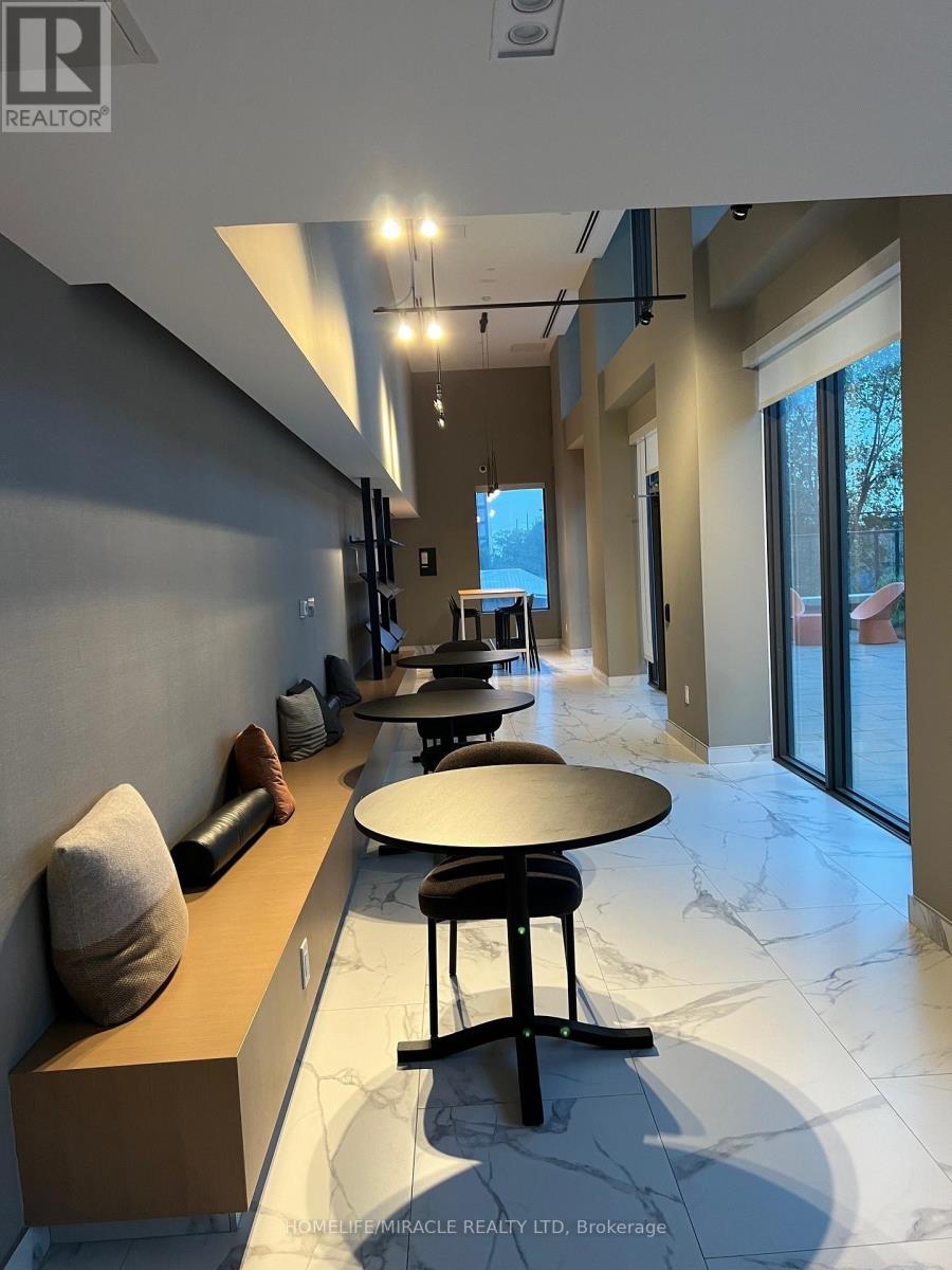 1195 THE QUEENSWAY, Toronto, Ontario