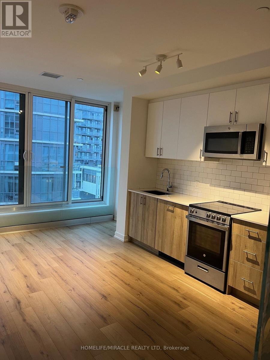 1195 The Queensway, Toronto, Ontario  M8Z 0H1 - Photo 3 - W12200737
