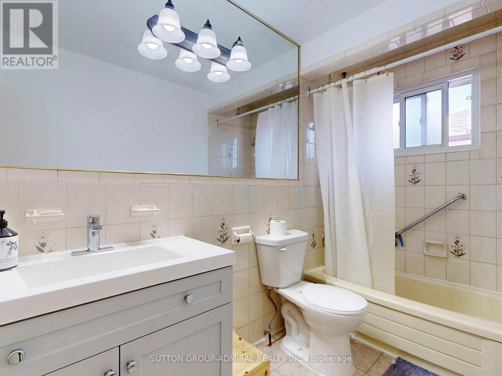 31 Charrington Crescent, Toronto, Ontario  M3L 2C3 - Photo 23 - W12200773