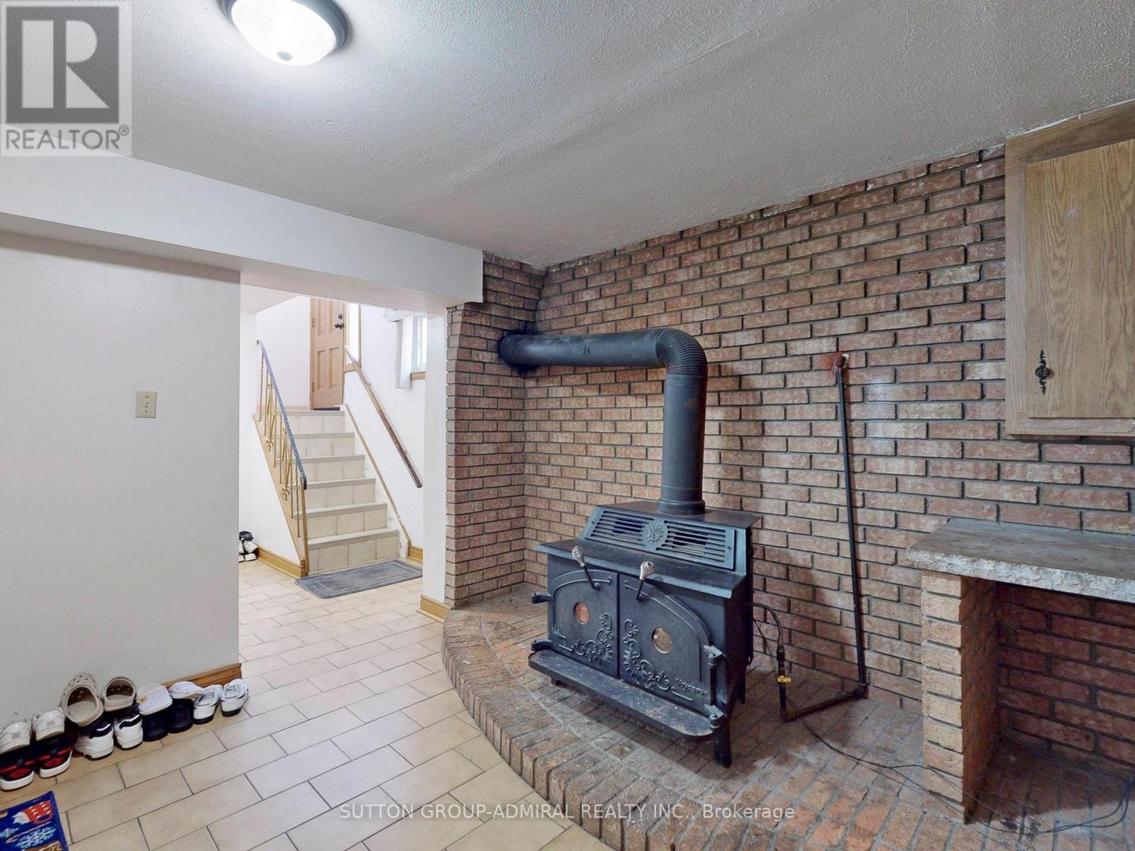 31 Charrington Crescent, Toronto, Ontario  M3L 2C3 - Photo 40 - W12200773