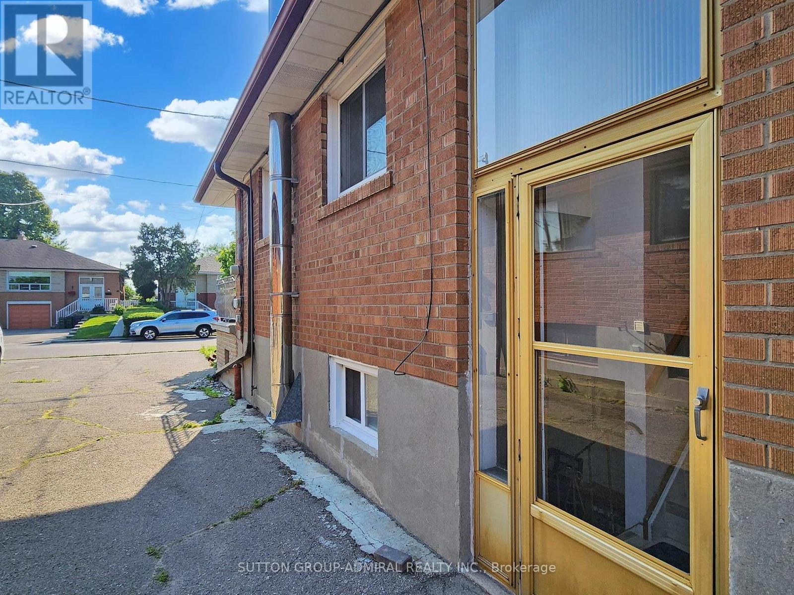 31 Charrington Crescent, Toronto, Ontario  M3L 2C3 - Photo 44 - W12200773