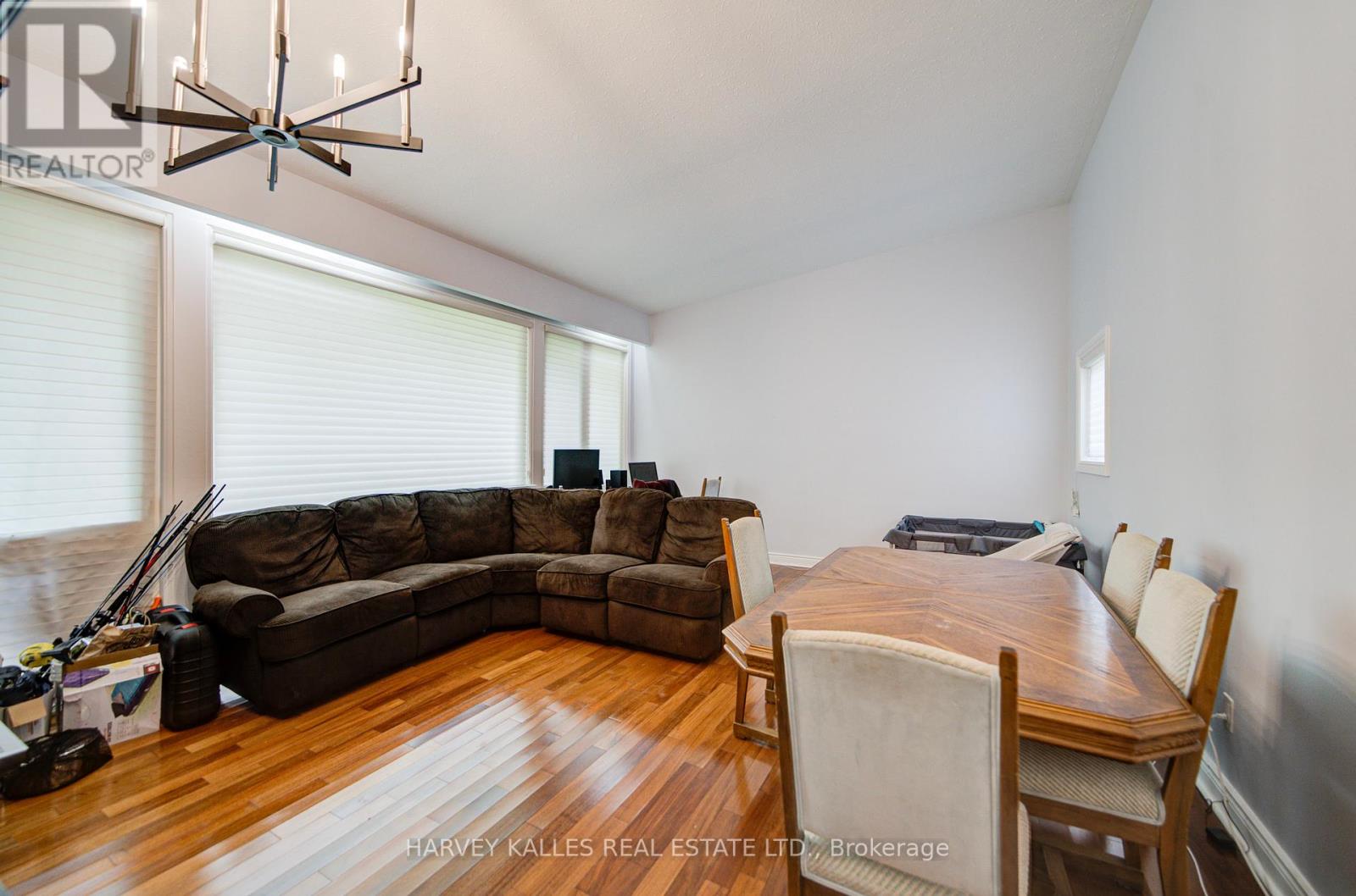 29 Lois Avenue, Toronto, Ontario  M6B 3K4 - Photo 11 - W12200774