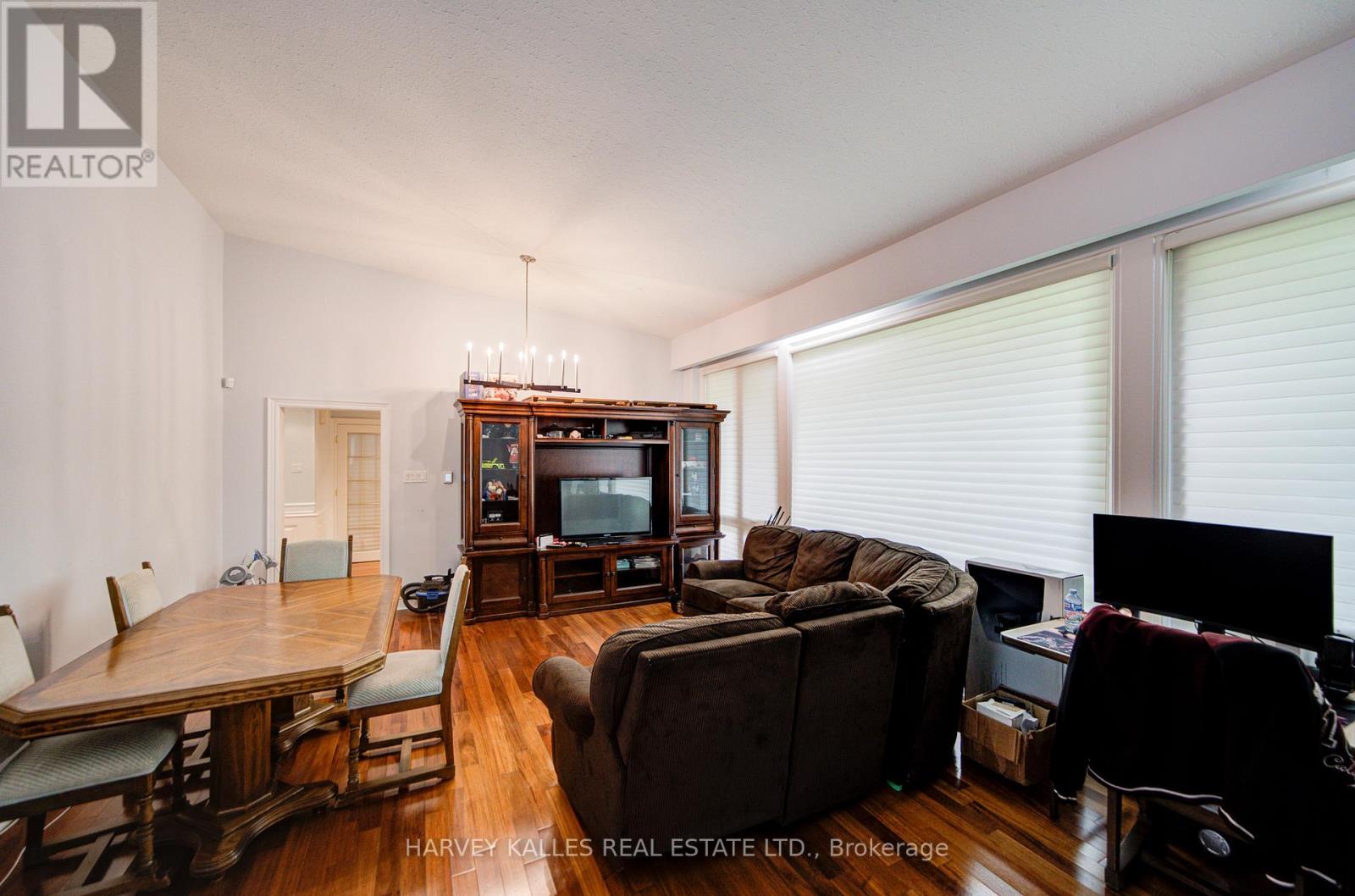 29 Lois Avenue, Toronto (Yorkdale-Glen Park), Ontario  M6B 3K4 - Photo 13 - W12200774