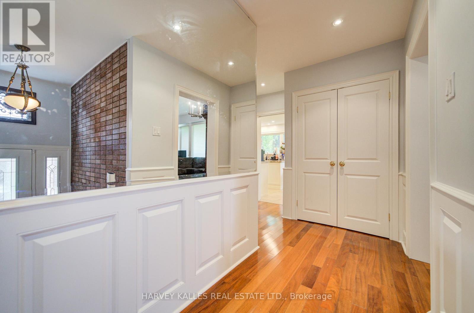 29 Lois Avenue, Toronto, Ontario  M6B 3K4 - Photo 14 - W12200774