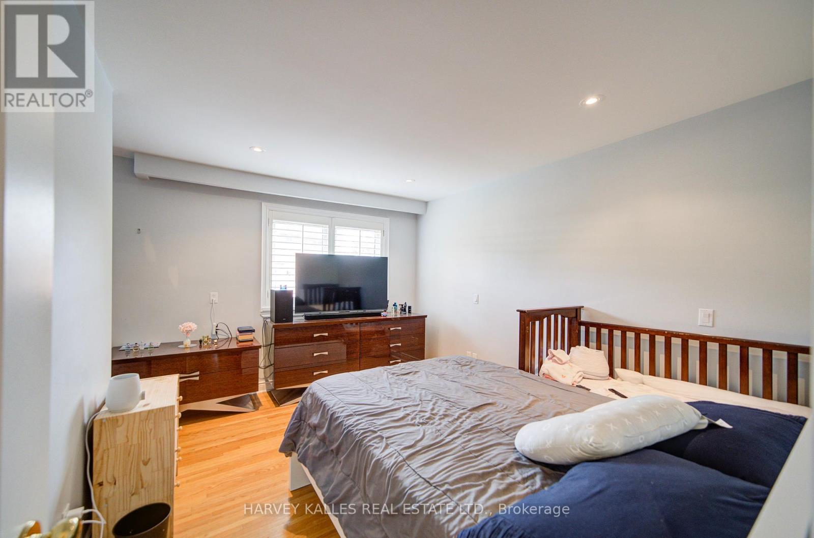 29 Lois Avenue, Toronto, Ontario  M6B 3K4 - Photo 16 - W12200774
