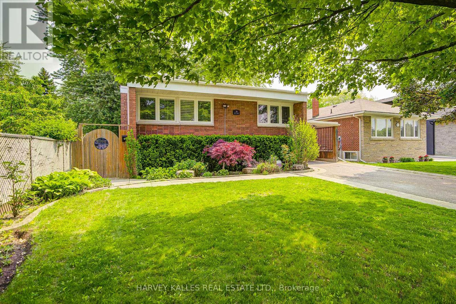 29 Lois Avenue, Toronto, Ontario  M6B 3K4 - Photo 2 - W12200774