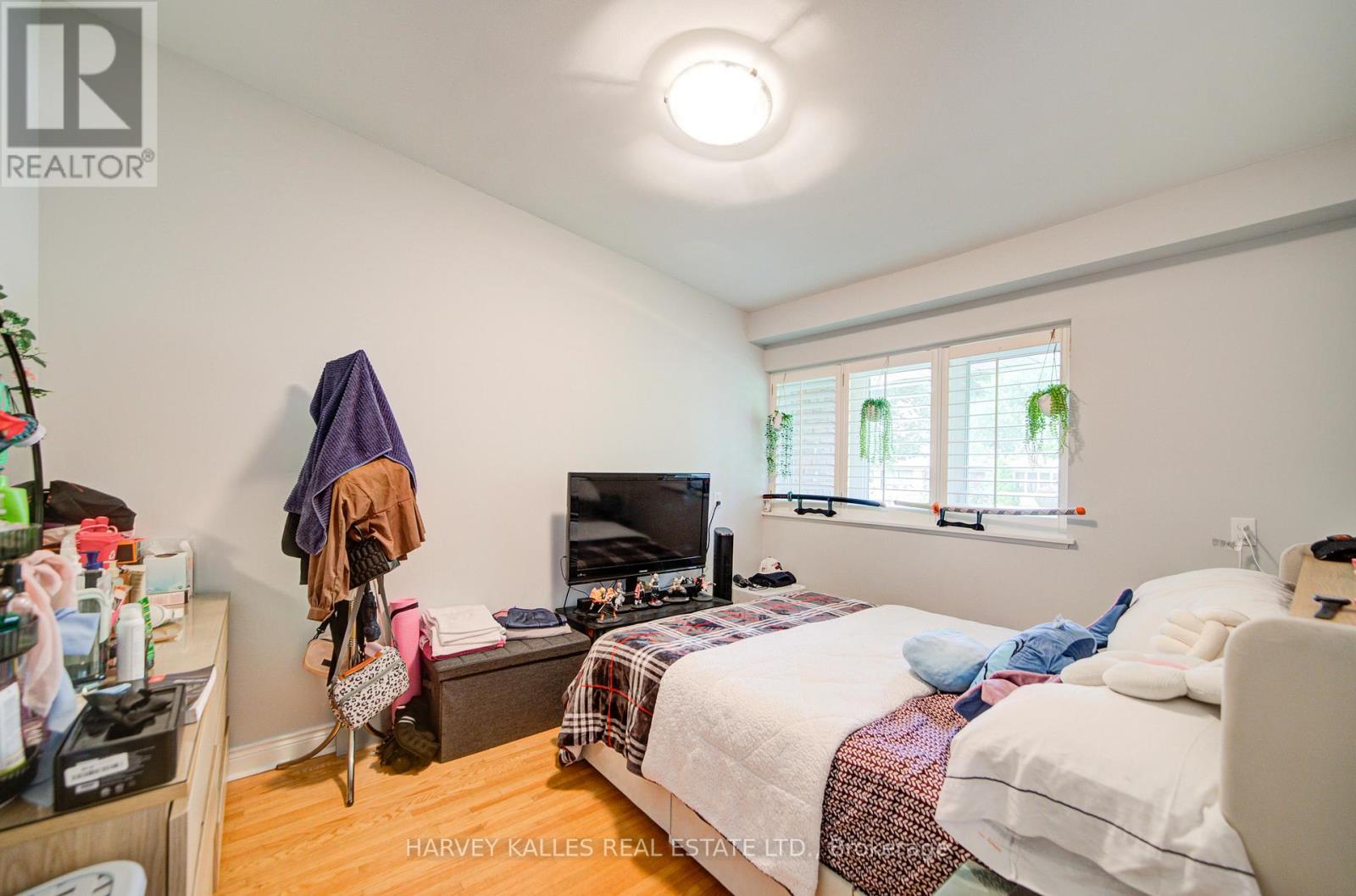 29 Lois Avenue, Toronto, Ontario  M6B 3K4 - Photo 22 - W12200774