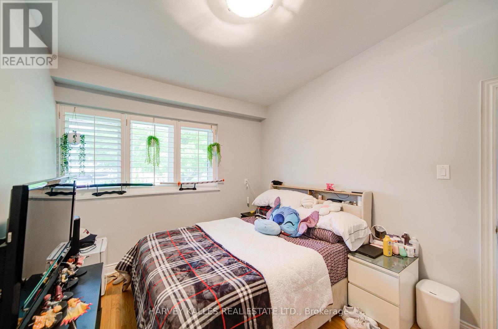 29 Lois Avenue, Toronto, Ontario  M6B 3K4 - Photo 23 - W12200774