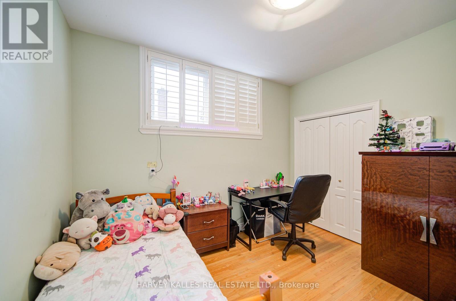 29 Lois Avenue, Toronto (Yorkdale-Glen Park), Ontario  M6B 3K4 - Photo 24 - W12200774