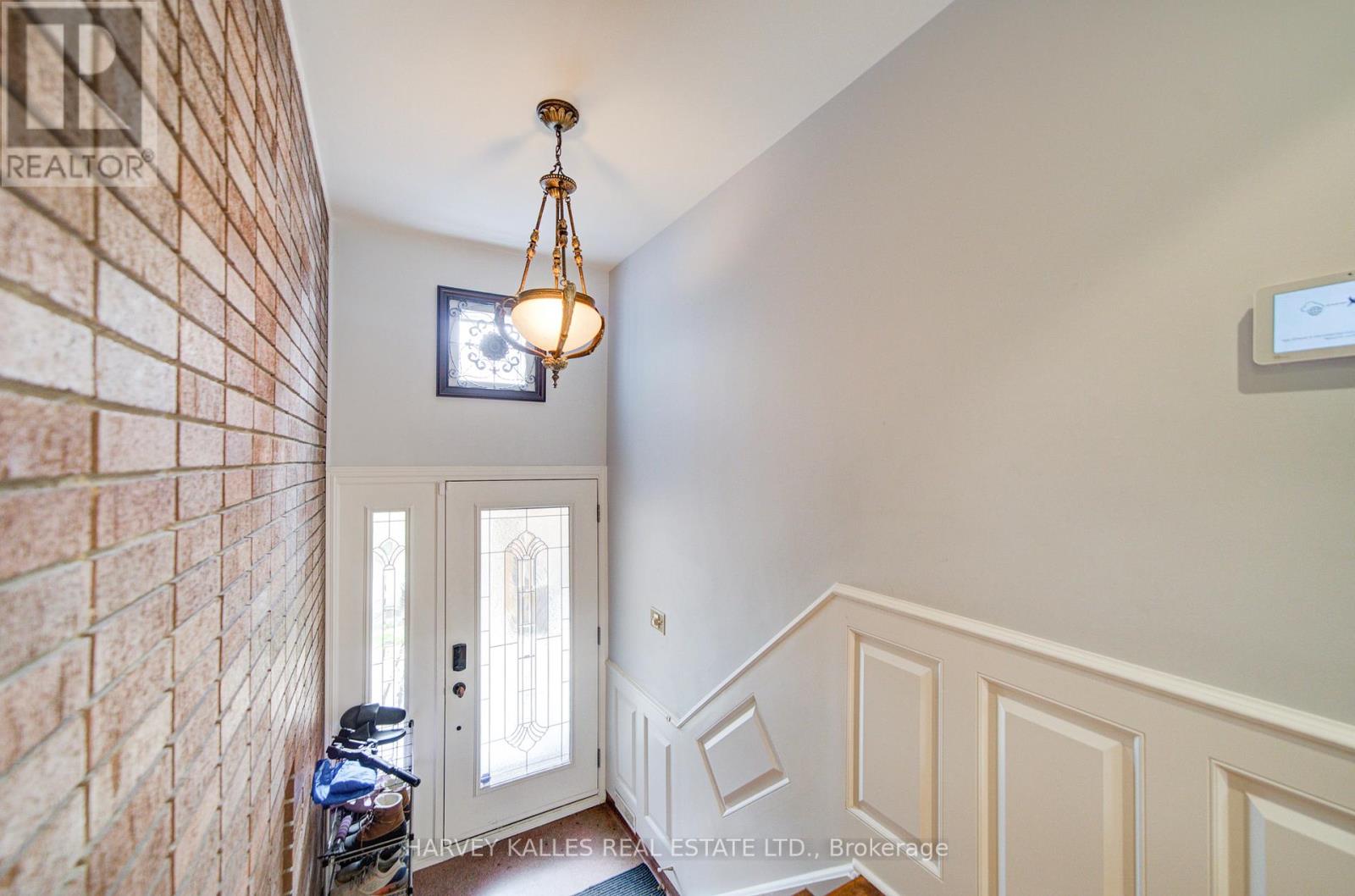 29 Lois Avenue, Toronto, Ontario  M6B 3K4 - Photo 28 - W12200774