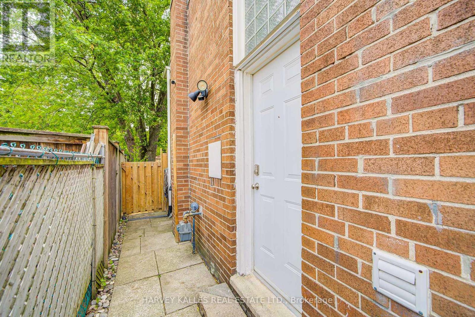 29 Lois Avenue, Toronto, Ontario  M6B 3K4 - Photo 29 - W12200774