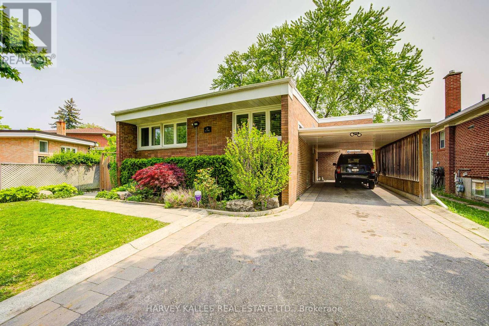 29 Lois Avenue, Toronto, Ontario  M6B 3K4 - Photo 3 - W12200774
