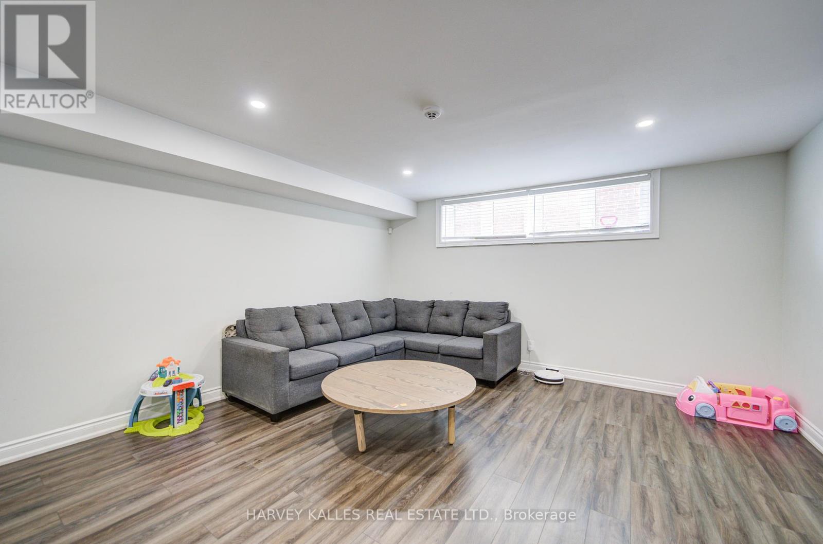 29 Lois Avenue, Toronto, Ontario  M6B 3K4 - Photo 31 - W12200774