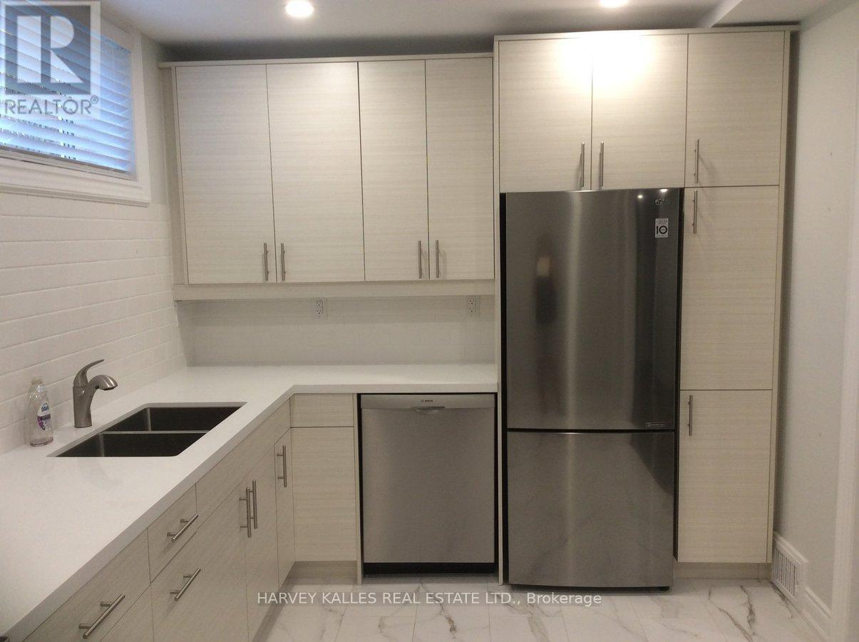 29 Lois Avenue, Toronto, Ontario  M6B 3K4 - Photo 38 - W12200774