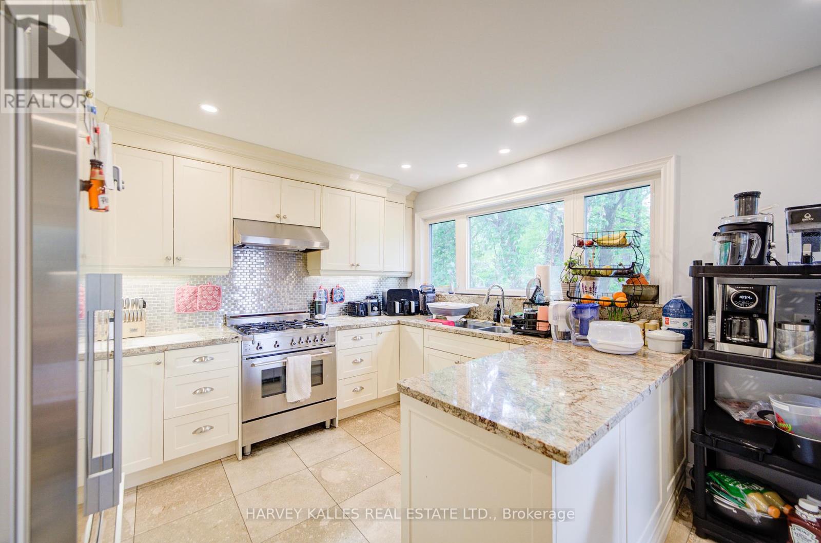 29 Lois Avenue, Toronto, Ontario  M6B 3K4 - Photo 4 - W12200774