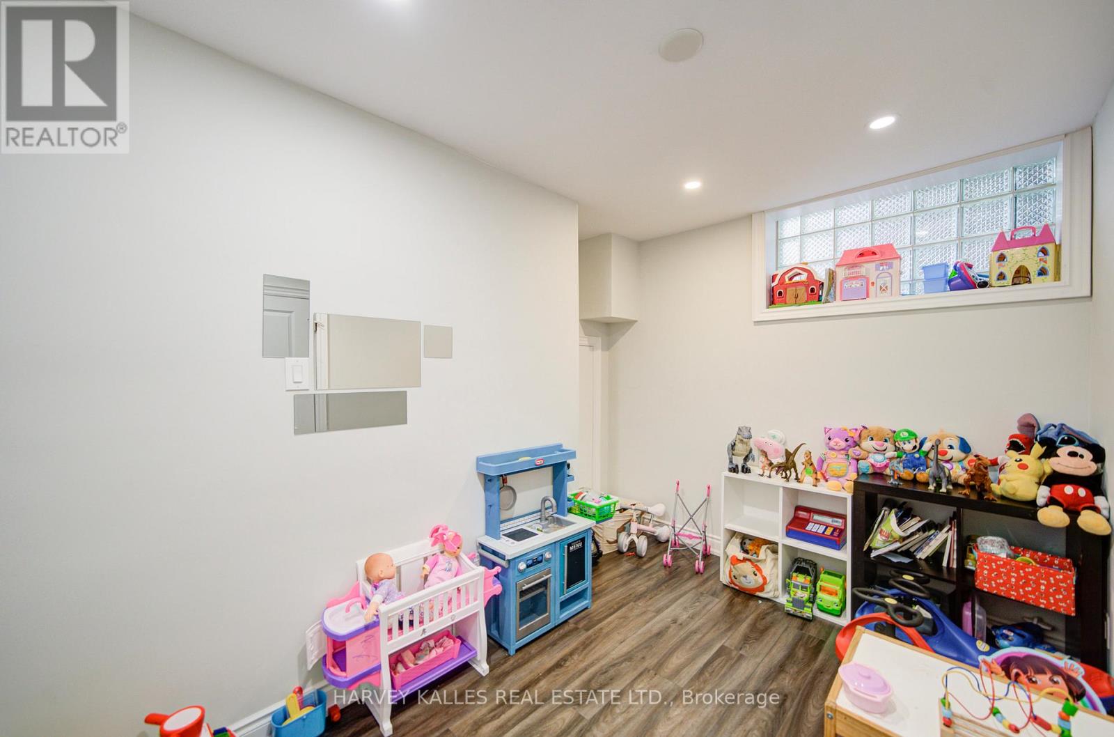 29 Lois Avenue, Toronto (Yorkdale-Glen Park), Ontario  M6B 3K4 - Photo 45 - W12200774