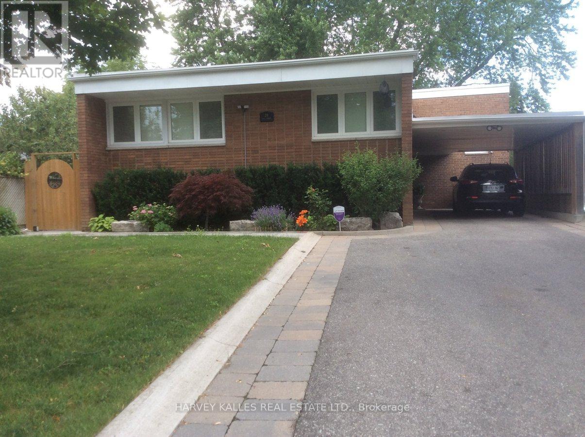 29 Lois Avenue, Toronto (Yorkdale-Glen Park), Ontario  M6B 3K4 - Photo 49 - W12200774