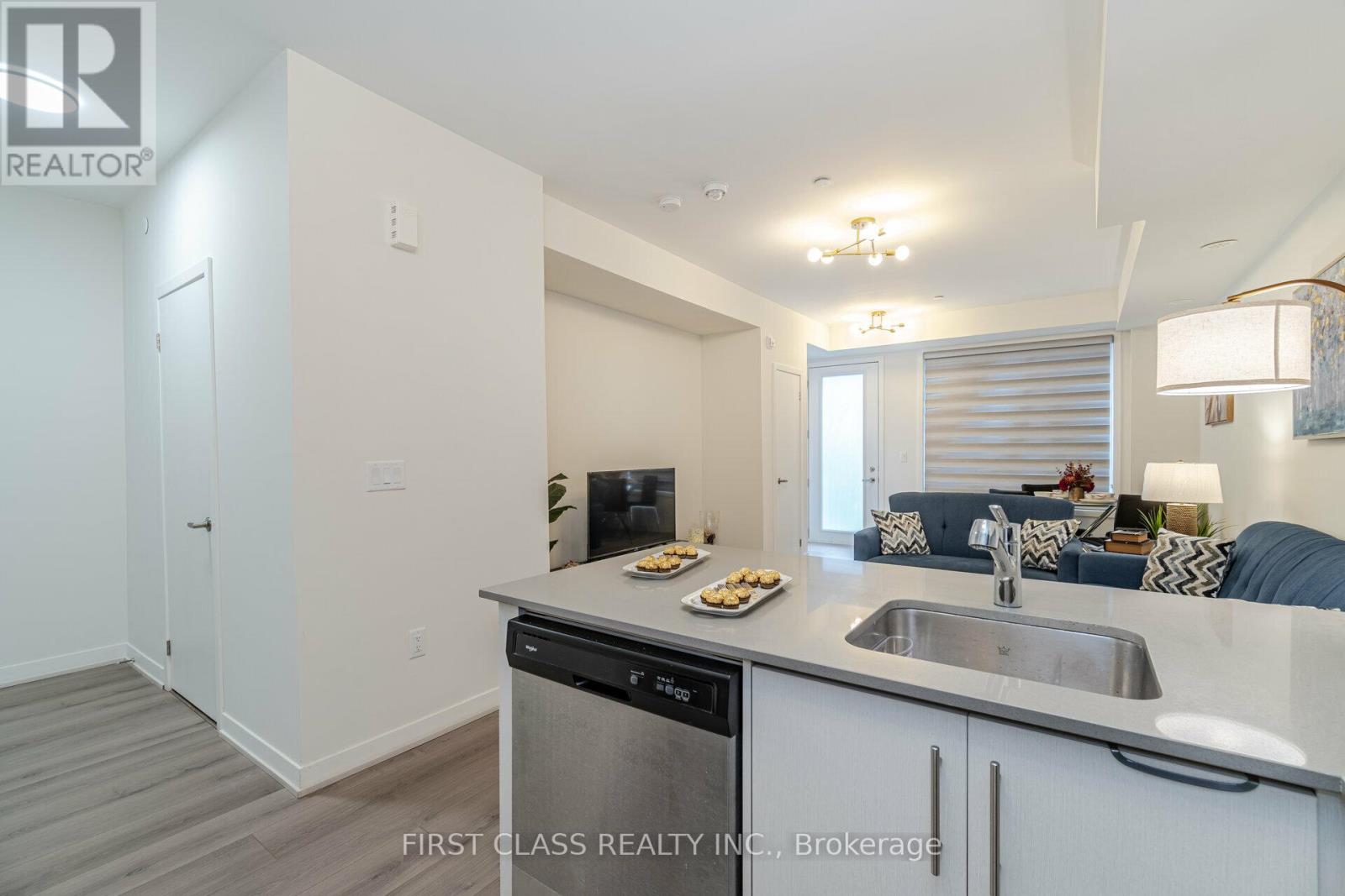 30 - 3405 Ridgeway Drive, Mississauga, Ontario  L5T 5T3 - Photo 12 - W12200781