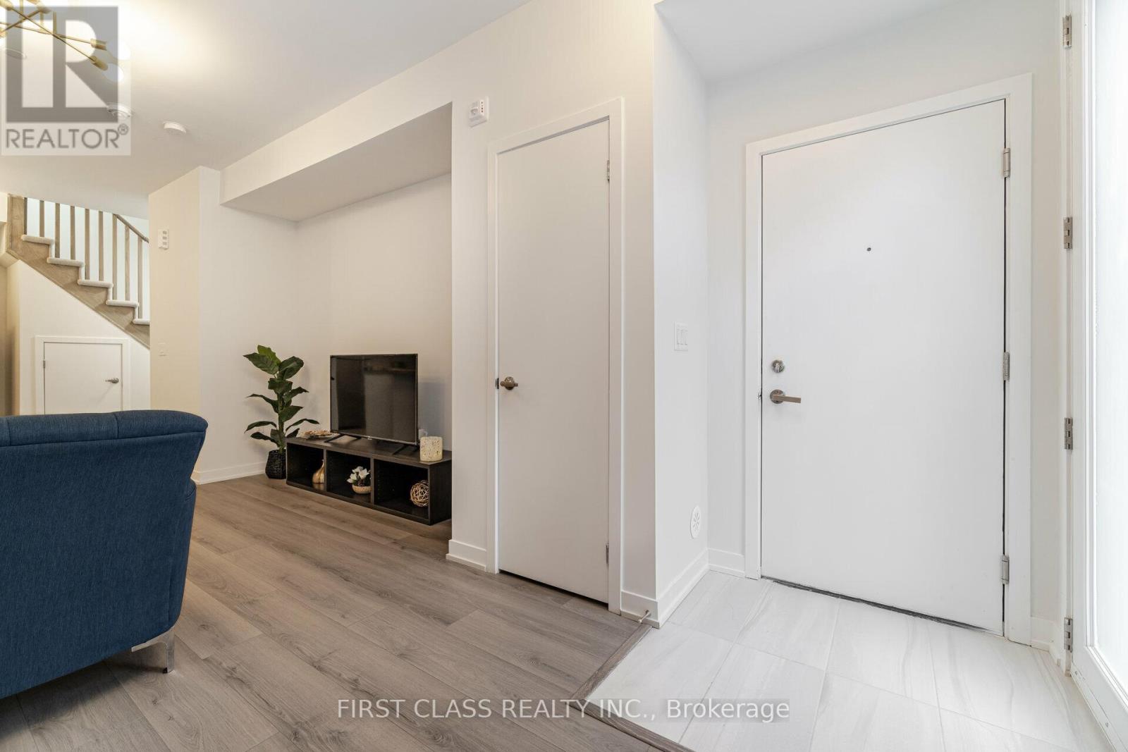 30 - 3405 Ridgeway Drive, Mississauga, Ontario  L5T 5T3 - Photo 8 - W12200781