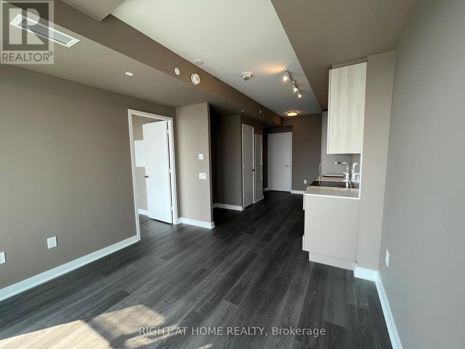2305 - 3900 Confederation Parkway, Mississauga, Ontario  L5B 0M3 - Photo 7 - W12200805