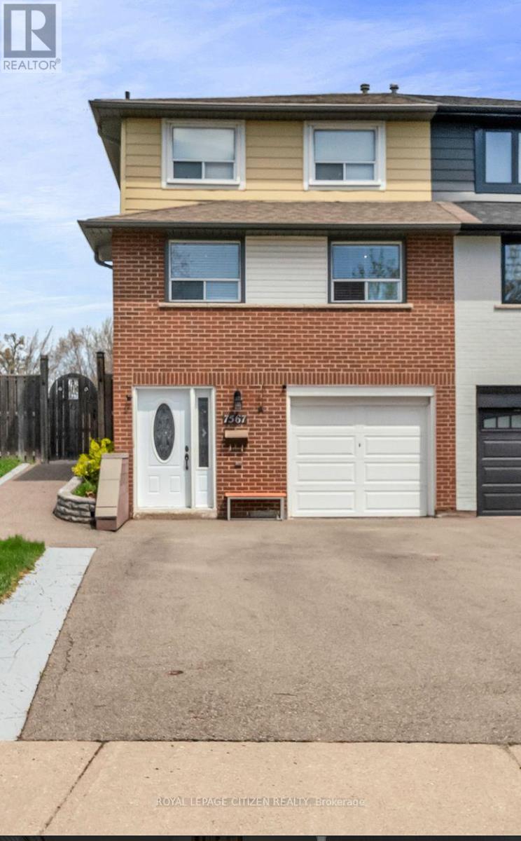7567 Wildfern Drive, Mississauga (Malton), Ontario  L4T 3P7 - Photo 3 - W12199021