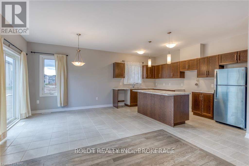 162 Mccabe Avenue, Welland (Lincoln/crowland), Ontario  L3B 0H6 - Photo 6 - X12200797