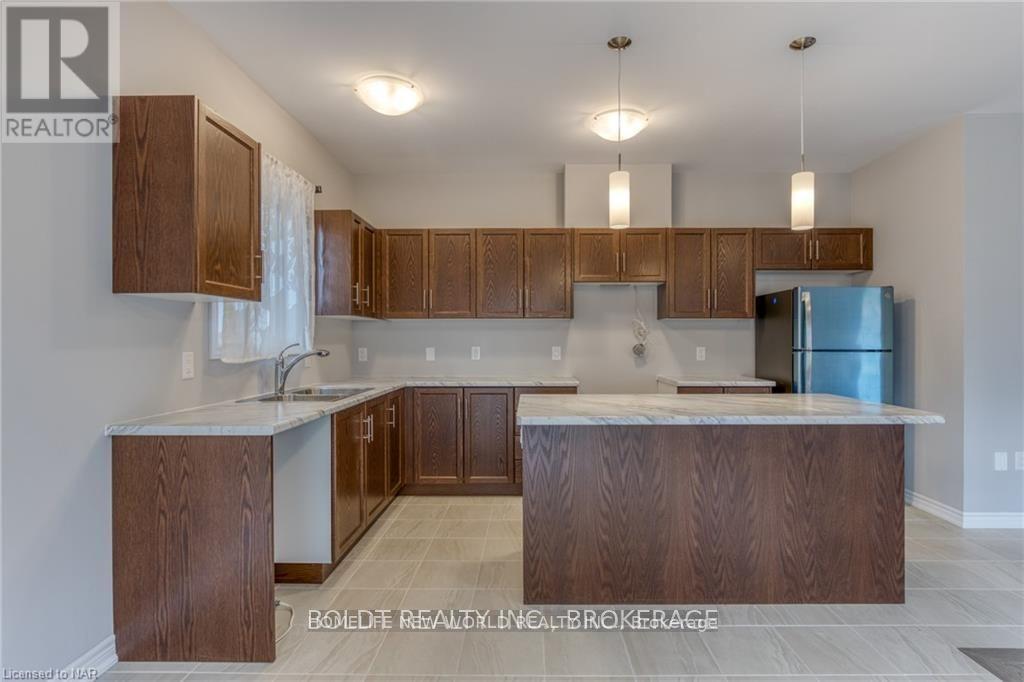 162 Mccabe Avenue, Welland (Lincoln/crowland), Ontario  L3B 0H6 - Photo 7 - X12200797